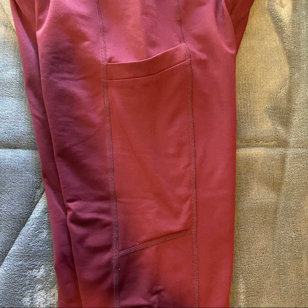 Fabletics Leggings w/ Pockets - Picture 2 of 5